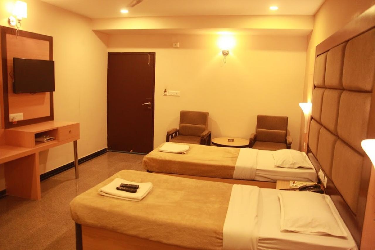 Hotel Parklane Hyderabad Exterior photo