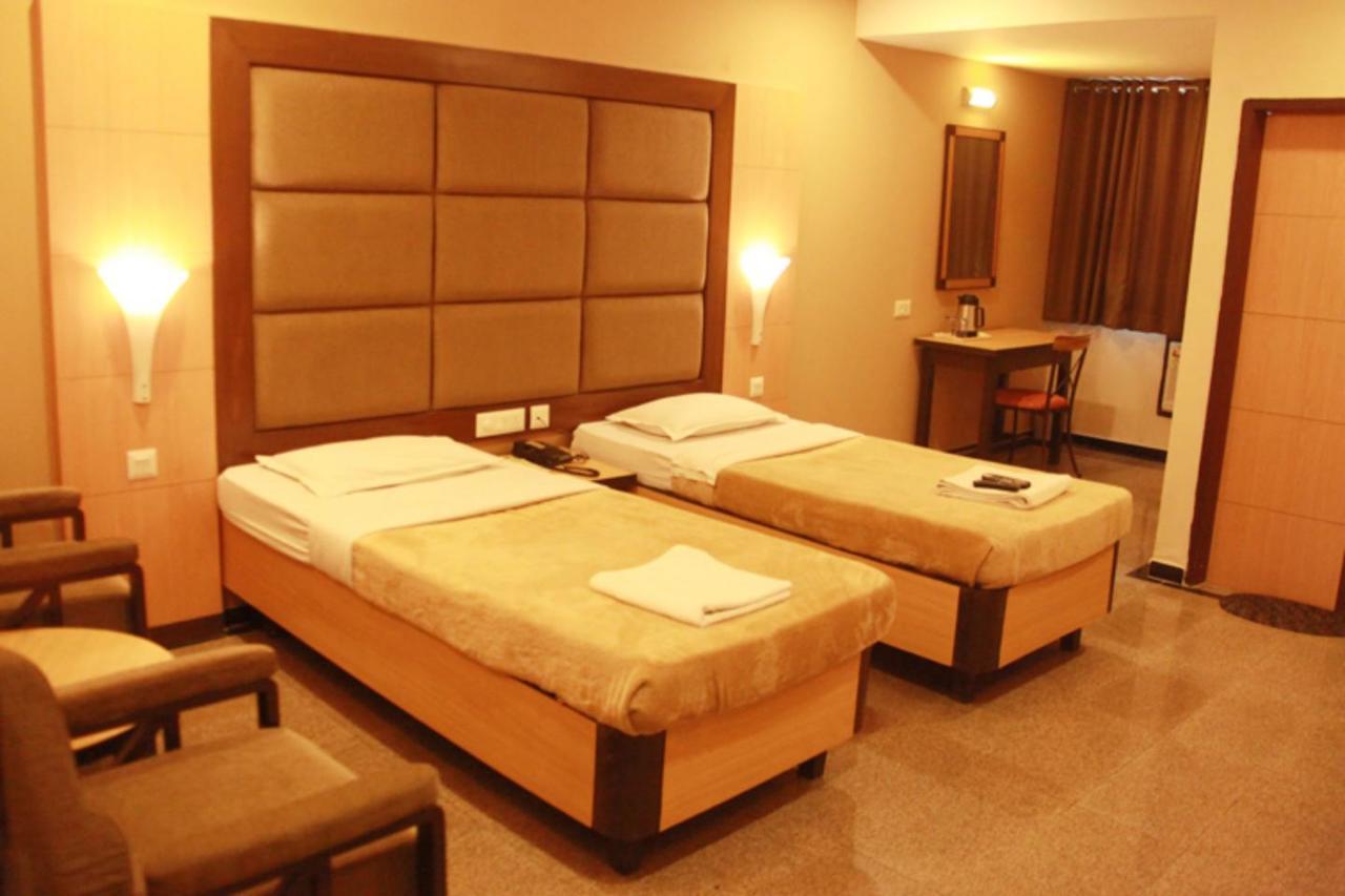 Hotel Parklane Hyderabad Exterior photo
